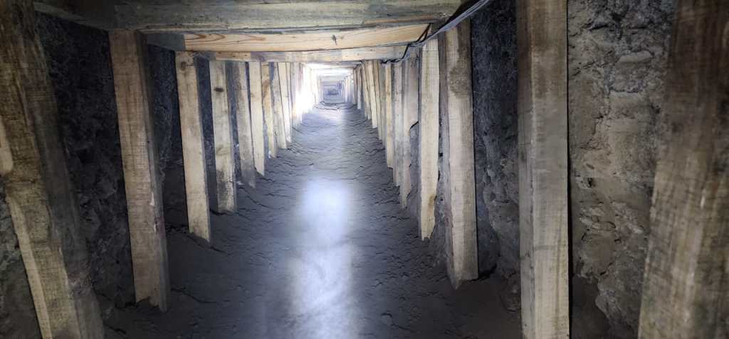 Fiscalía Estado de México, SSEM y Policía Municipal de Acolman, Estado de México, localizan en esta demarcación un túnel para la posible extracción de&nbsp;hidrocarburo.