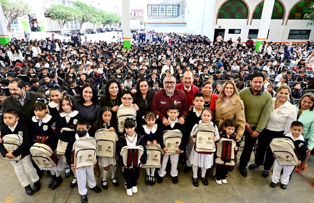 Horacio Duarte arranca ciclo escolar 2024-2025 en primaria donde estudió la Gobernadora Delfina Gómez; entrega útiles y libros de&nbsp;texto.