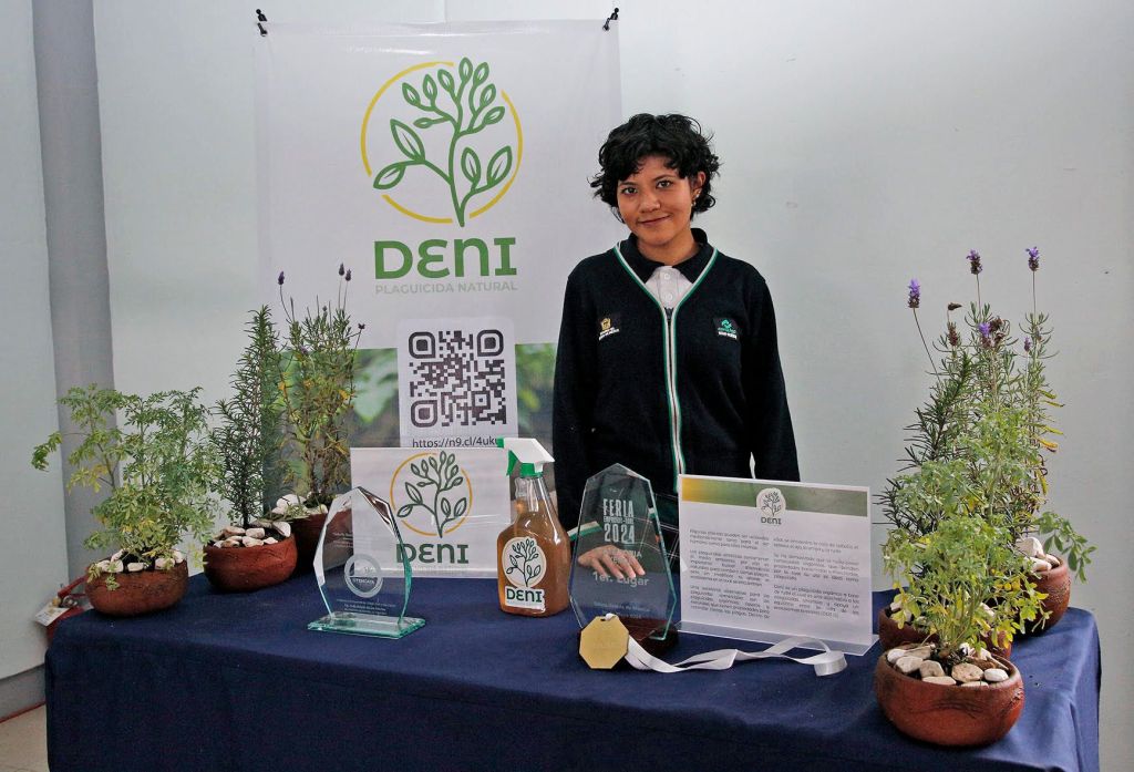 Alumna del CONALEP-Temoaya crea un insecticida&nbsp;ecológico.