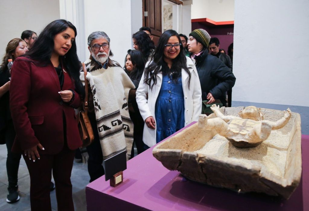 Inaugura Secretaría de Cultura y Turismo del EdoMéx la exposición “Del cuerpo revelado al espejo social” del artista Nahúm Bernabé&nbsp;Zenil.