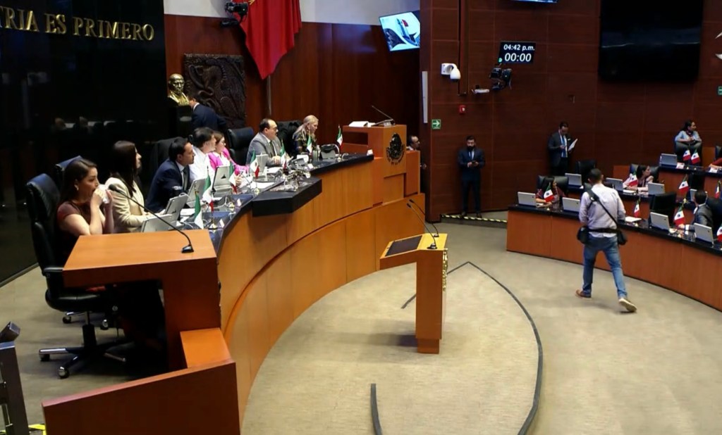 Declaran formalmente constituidos a grupos parlamentarios del&nbsp;Senado.