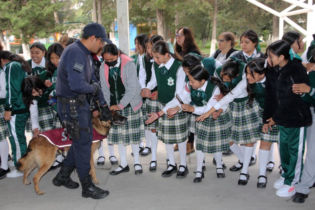 Exhibe SSEM binomios caninos entre la comunidad escolar para fomentar la cultura de paz en el&nbsp;EdoMéx.
