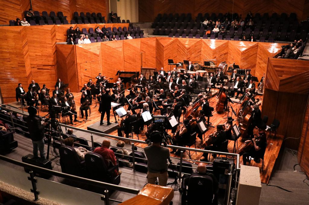 Debuta Roberto Kalb como director huésped junto a la Orquesta Sinfónica del Estado de&nbsp;México.