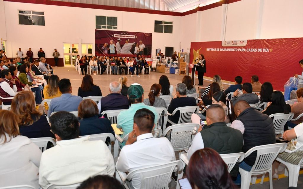 Fortalece DIFEM atención para personas adultas mayores; entrega mobiliario para 51 Casa de Día en el Estado de&nbsp;México.