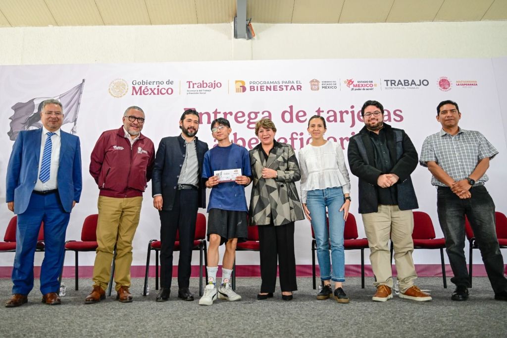 «Jóvenes Construyendo el Futuro» llega a más de 255 mil beneficiarios en el EdoMéx; Gobernadora Delfina Gómez entrega tarjetas con 8 mil pesos mensuales y seguro&nbsp;médico.