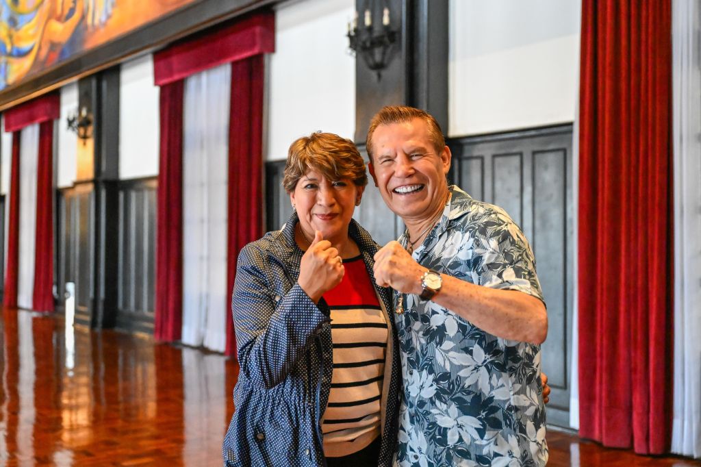 Éxito total en Clase Nacional de Boxeo en el EdoMéx; recibe Gobernadora Delfina Gómez al campeón de boxeo Julio César Chávez en la Casa del&nbsp;Pueblo.