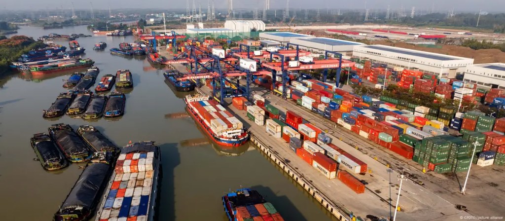 China espera que EEUU fomente entorno empresarial estable y predecible, según portavoz de Ministerio de&nbsp;Comercio.