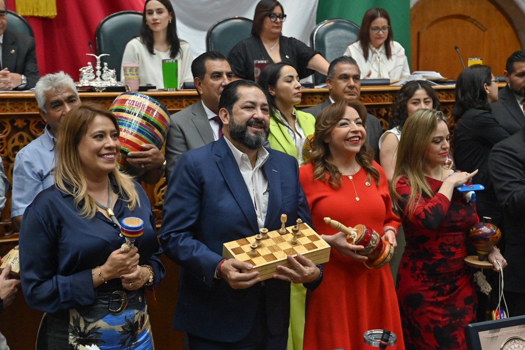 Proponen que juguete tradicional de madera sea patrimonio&nbsp;cultural.