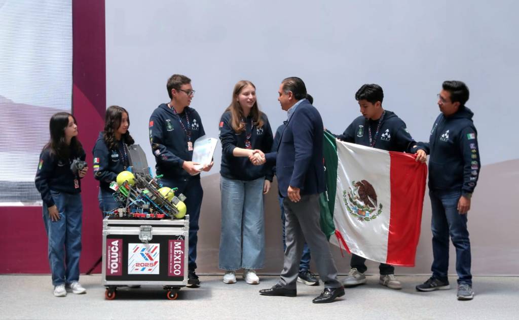 Propone Ricardo Moreno otorgar presea a equipo toluqueño de&nbsp;robótica.