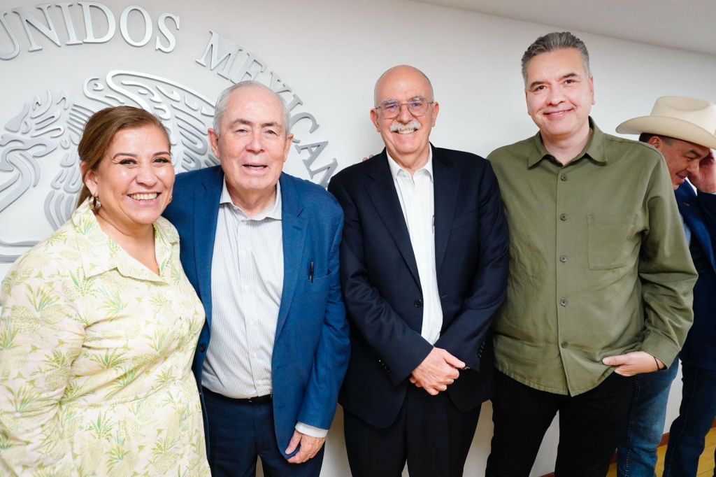 Recibe Julio Berdegué, Secretario de Agricultura, a Waldo Fernández y Judith&nbsp;Díaz.