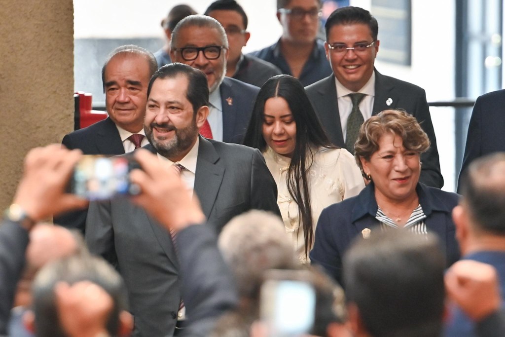 Presencian Congresistas entrega de reconocimientos a&nbsp;docentes.