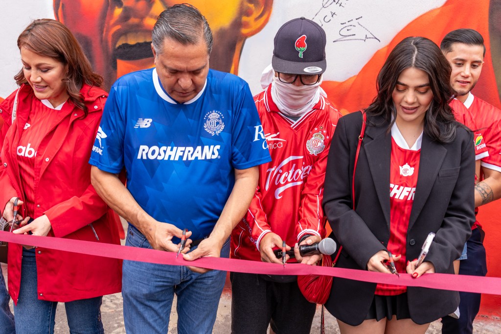 Inaugura Ricardo Moreno mural tributo a Alexis Vega y&nbsp;Paulinho.