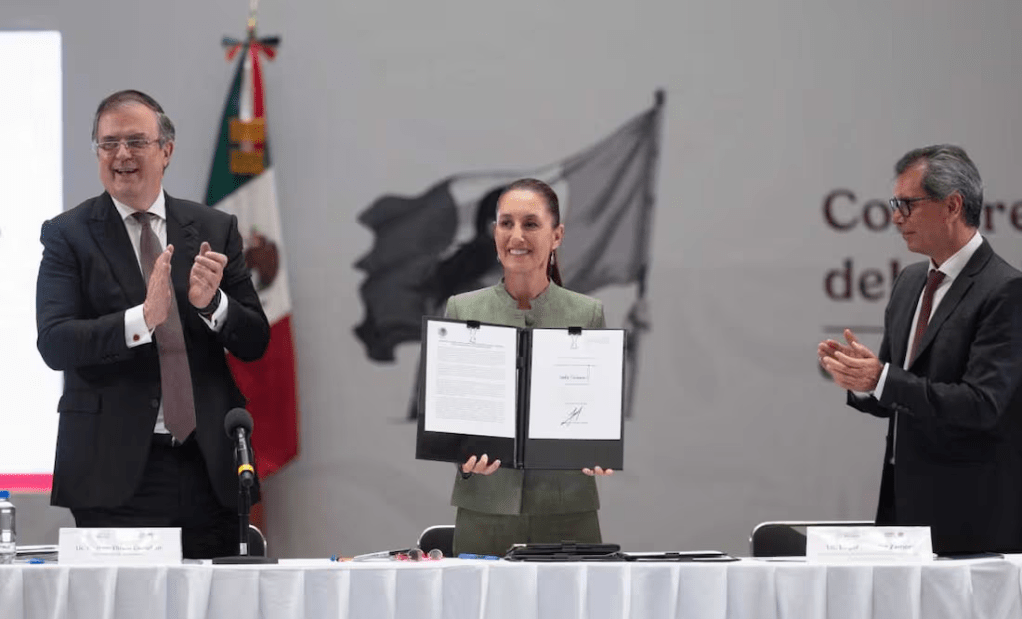 Presidenta Claudia Sheinbaum Pardo firma Acuerdo Voluntario con 22 Grupos Empresariales para Aumentar los Productos Hechos En México en Tiendas para Producir más y Generar 400 Mil&nbsp;Empleos.