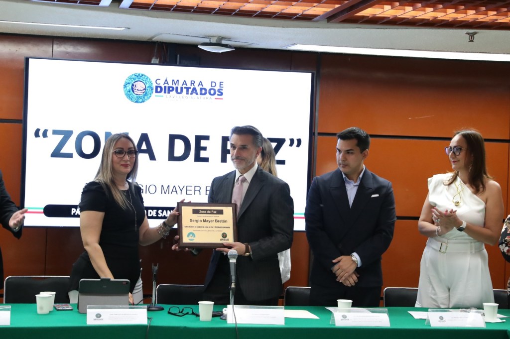 Encabeza Diputado Federal Sergio Mayer Develación de Placa Zona de Paz en La Cámara de&nbsp;Diputados.