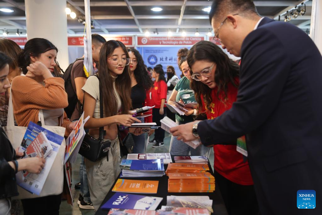 Jóvenes mexicanos descubren oportunidades académicas en China durante feria «Estudiar en&nbsp;Beijing».