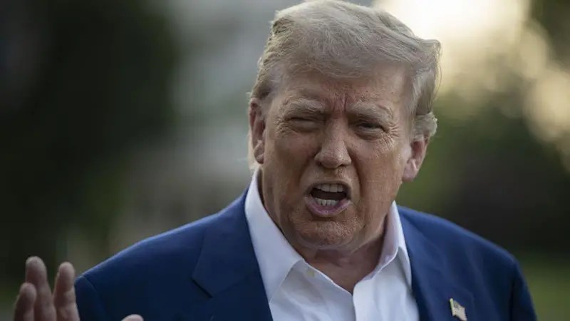 Trump dice que volverá a atacar a Irán si este reconstruye sus instalaciones&nbsp;nucleares.