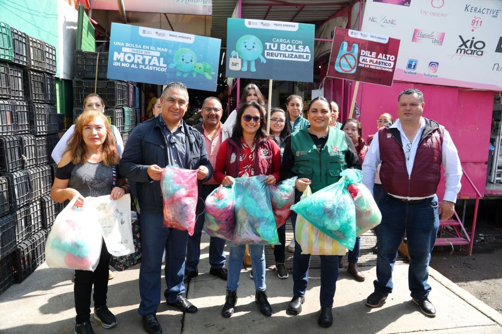 ¡Adiós al plástico! Intercambia GEM más de 3 mil bolsas de tela en la Central de Abasto de&nbsp;Ecatepec.