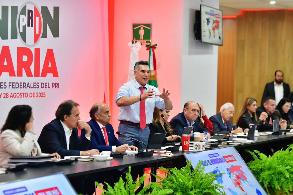 Llama Alejandro Moreno a Diputados y Senadores a defender sin miedo a México y a Las Familias&nbsp;Mexicanas.