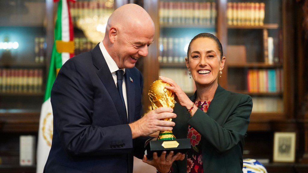 Sheinbaum revela qué hará con la primera entrada para la inauguración del Mundial&nbsp;2026.