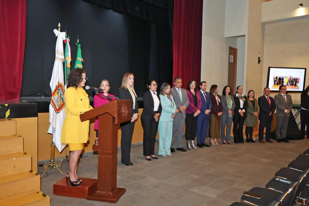 La rectora de la UAEMéx presenta al gabinete de la Transformación Universitaria en un acto de compromiso, responsabilidad y renovación&nbsp;institucional.