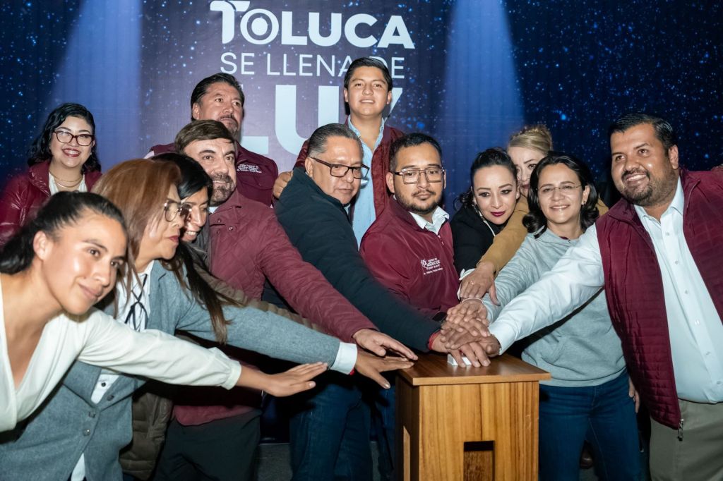 Lleva Ricardo Moreno programa Toluca se llena de luz a la colonia Rancho La Mora con 600&nbsp;luminarias.
