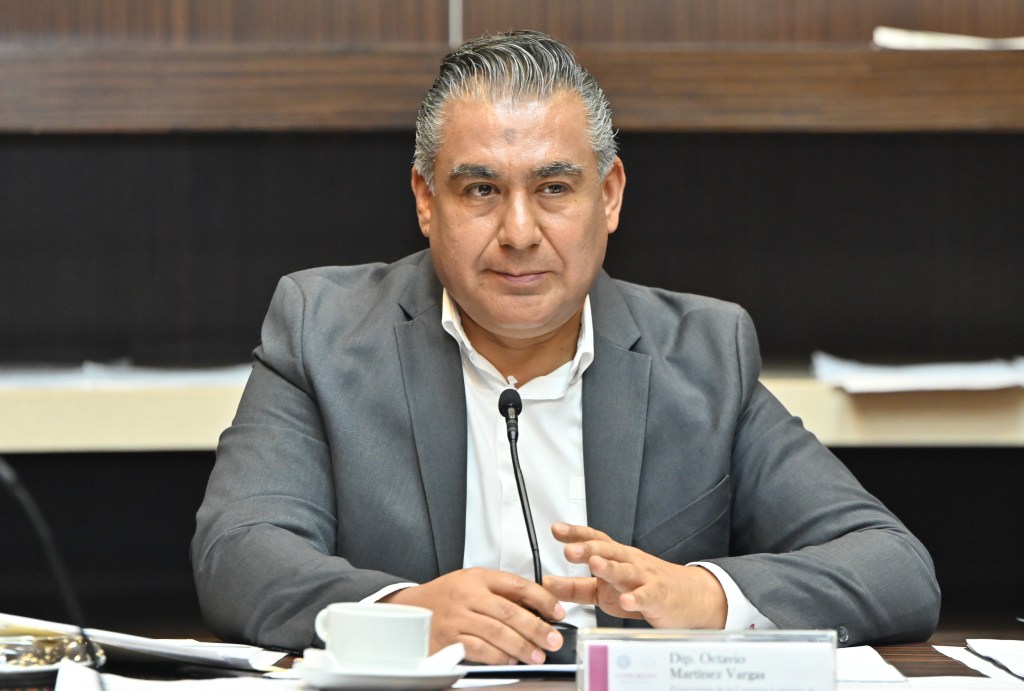 Octavio Martínez impulsa reflexión sobre migración y&nbsp;fronteras.