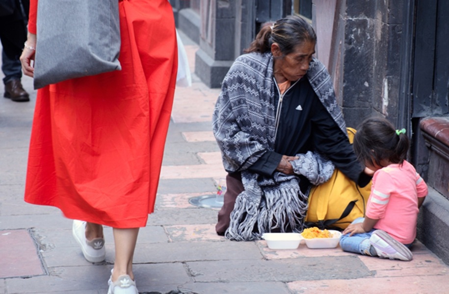 La pobreza  se combate con más&nbsp;pobreza.