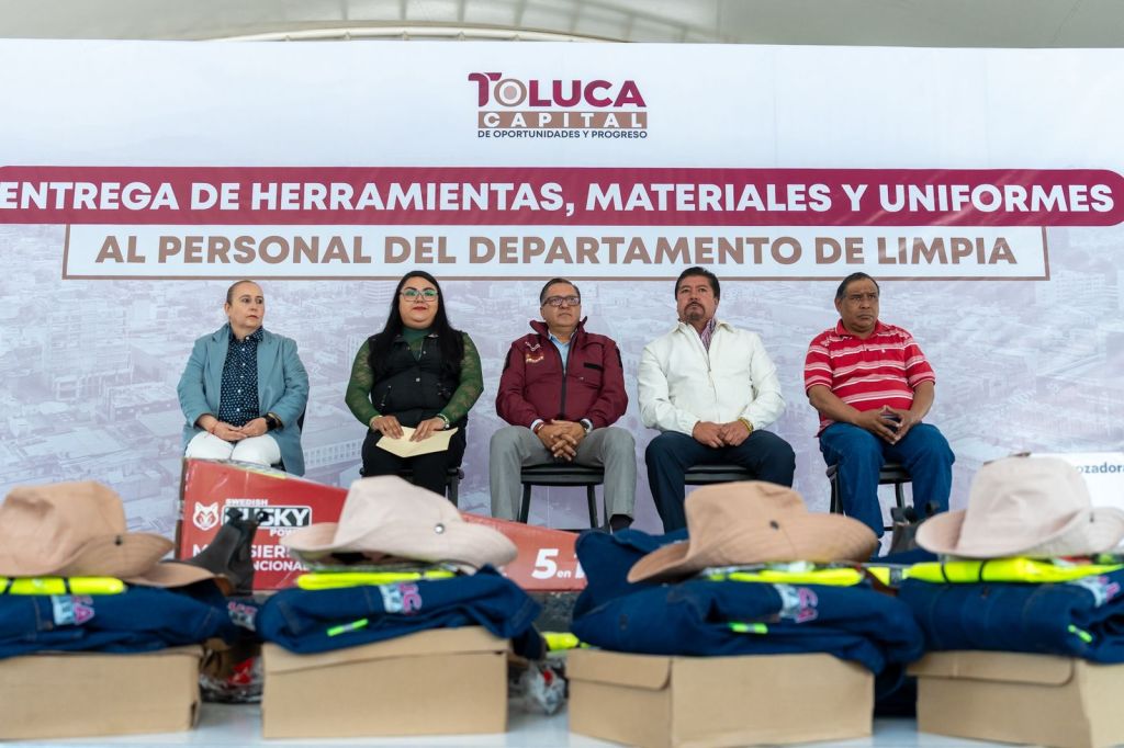 Beneficia Gobierno municipal a personal de Limpia con herramientas, material y&nbsp;uniformes.