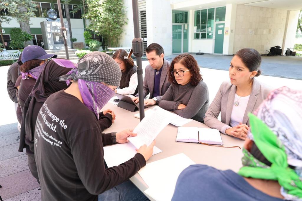 Diálogo que transforma: Facultad de Economía abierta al diálogo, acuerdos y compromisos para una Universidad que&nbsp;avanza.