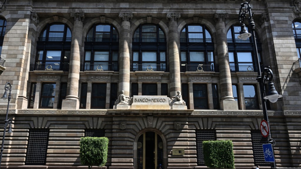 Especialistas suben expectativa de crecimiento y moderan las de inflación: Encuesta Banco de&nbsp;México.