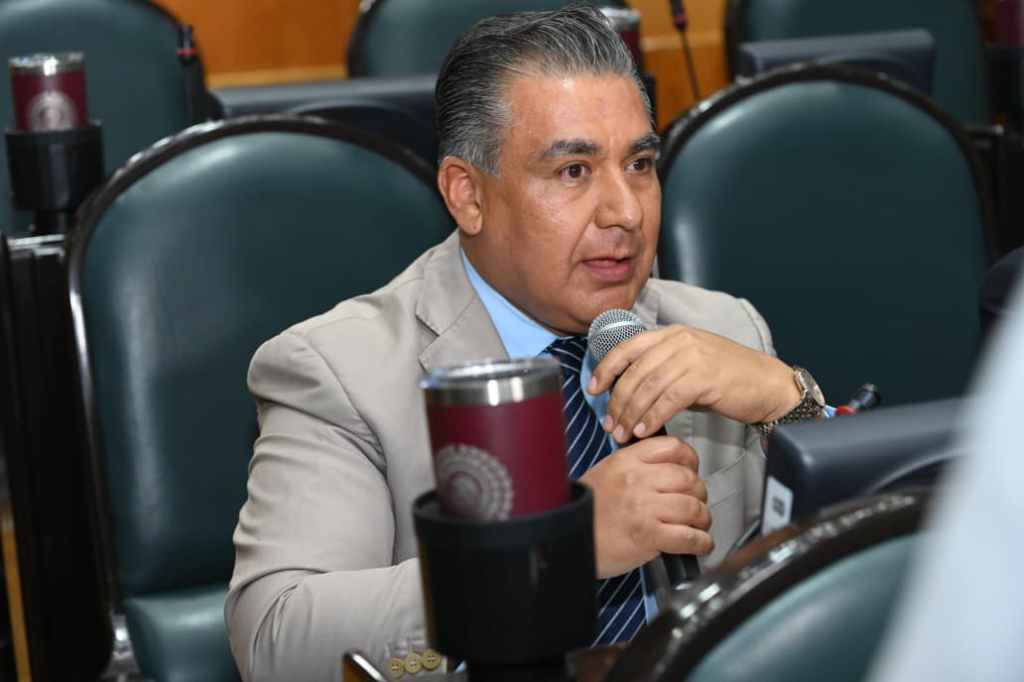 Diputado Octavio Martínez Vargas Felicita al Proponente que formula La Iniciativa al Código Penal a efecto de Regula y Sancionar delitos contra El Ambiente y la Gestión de Residuos&nbsp;Sólidos.