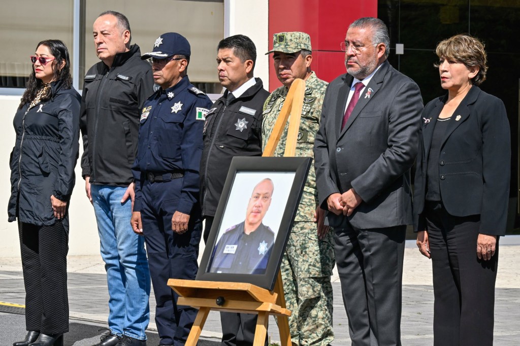 Rinde Gobernadora Delfina Gómez homenaje a policía estatal caído en cumplimiento de su&nbsp;deber.