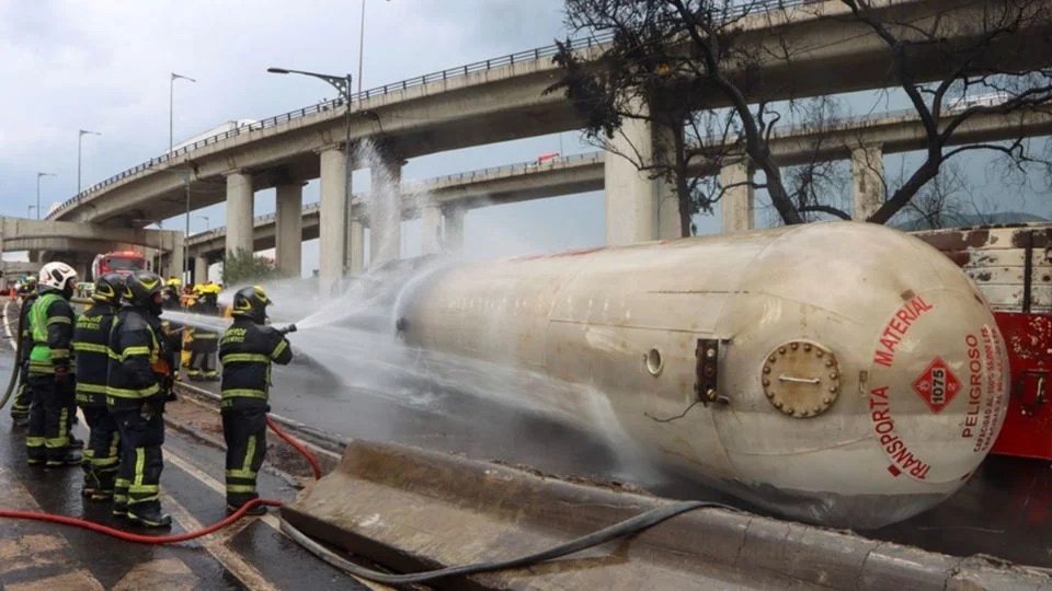 Imponen multa de 160 mdp a Grupo Tomza por explosión de pipa en&nbsp;Iztapalapa.