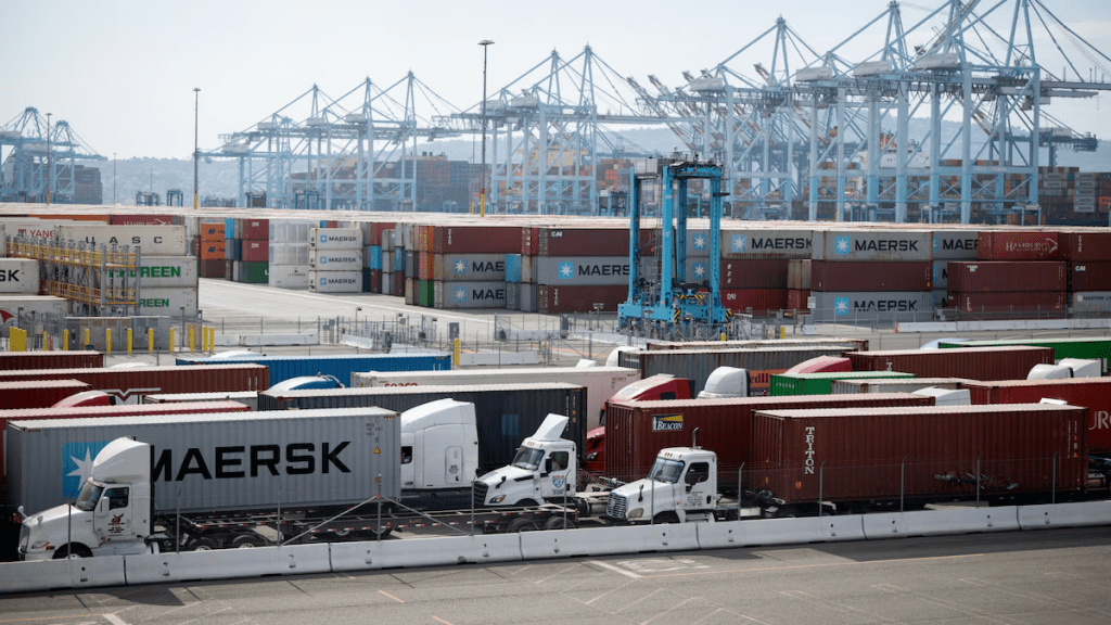 Déficit comercial de EU se desploma en agosto… pero México tiene ‘saldo’ a favor de 16 mil&nbsp;mdd.