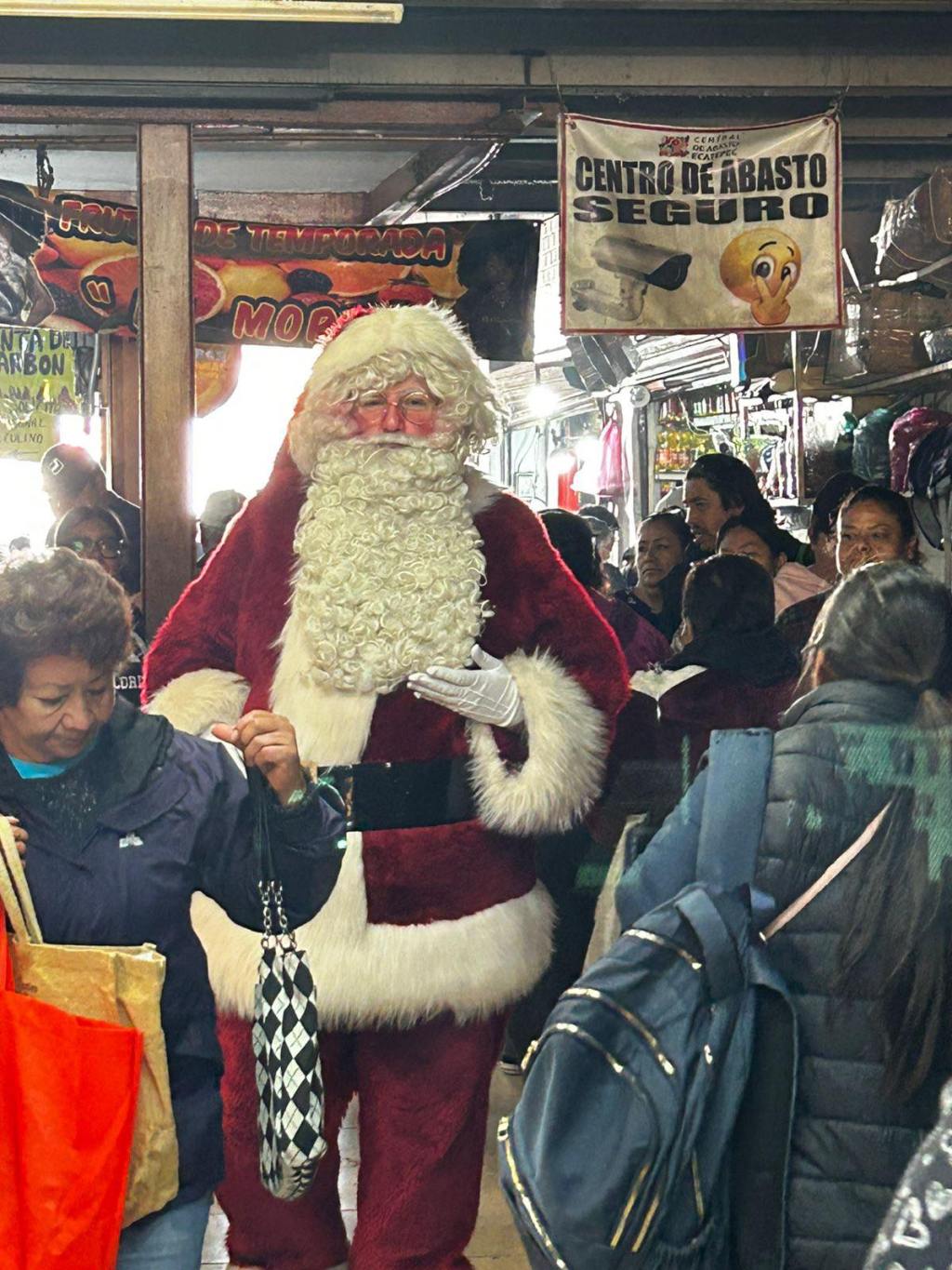 ¡¡¡Sorpresa!!!Santa Claus Está en La Central de Abasto&nbsp;Ecatepec.
