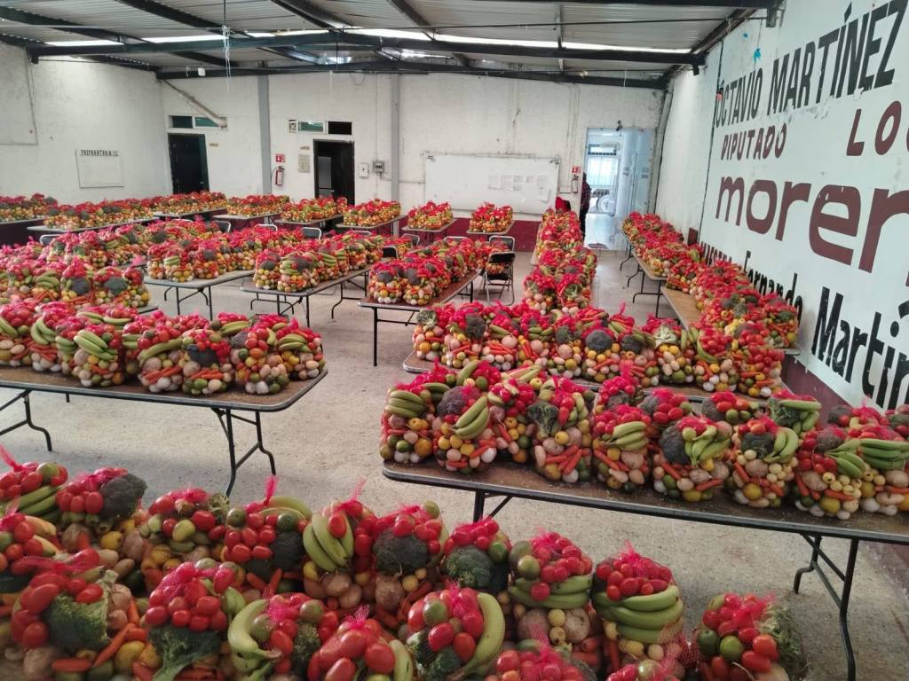 Tenemos compromiso con la economía de las familias de Ecatepec. 10 productos de frutas y legumbres por&nbsp;$90.00.