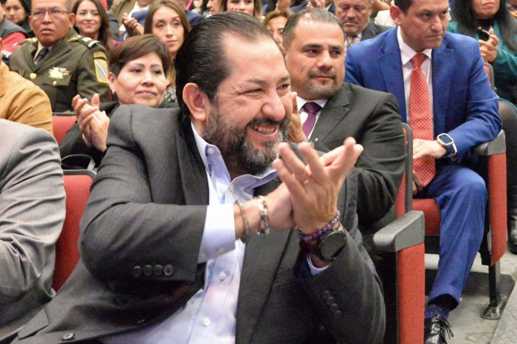 Asiste Francisco Vázquez a informe del alcalde de&nbsp;Tlalnepantla.