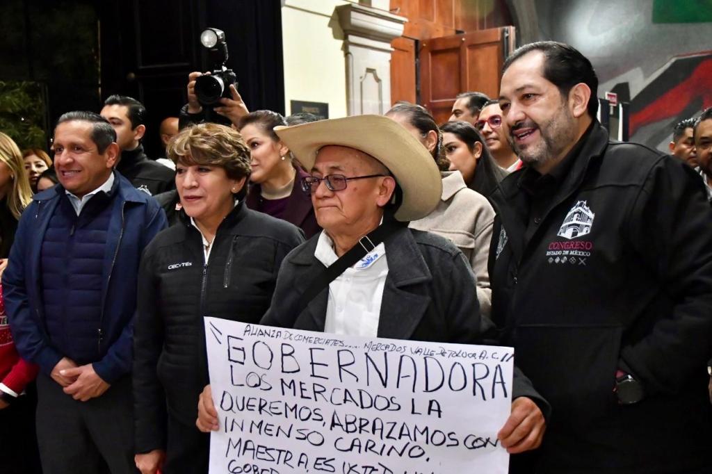 Congreso develó fachada navideña con la presencia de la&nbsp;Gobernadora.