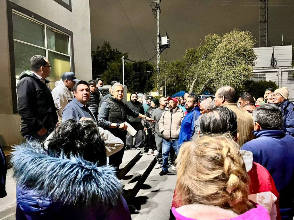 El líder del crimen en Ecatepec, el Dip. Fernando Vilchis, organizando en M.P a los recolectores de basura que representa desde hace 20 años, quienes siguen actuando fuera de la ley, robando predios y depositando basura en el gran canal. Qué alguien le avise al criminal que los tiempos de los 300, Gopez, Choquiza, Uprez y Uson, delinquiendo por todo Ecatepec, con él protegiéndolos y recaudando lo delinquido, se terminaron. Prisión al delincuente&nbsp;Vilchis.