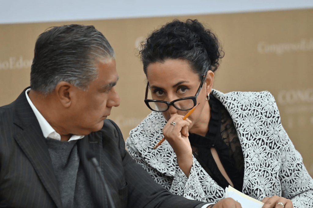 Respaldando la importante iniciativa de reforma de nuestra gobernadora Delfina Gómez Álvarez, en materia de personas desaparecidas, reconozco a mi compañera legisladora Ana Yurixi Leyva Piñón una representante popular&nbsp;comprometida.