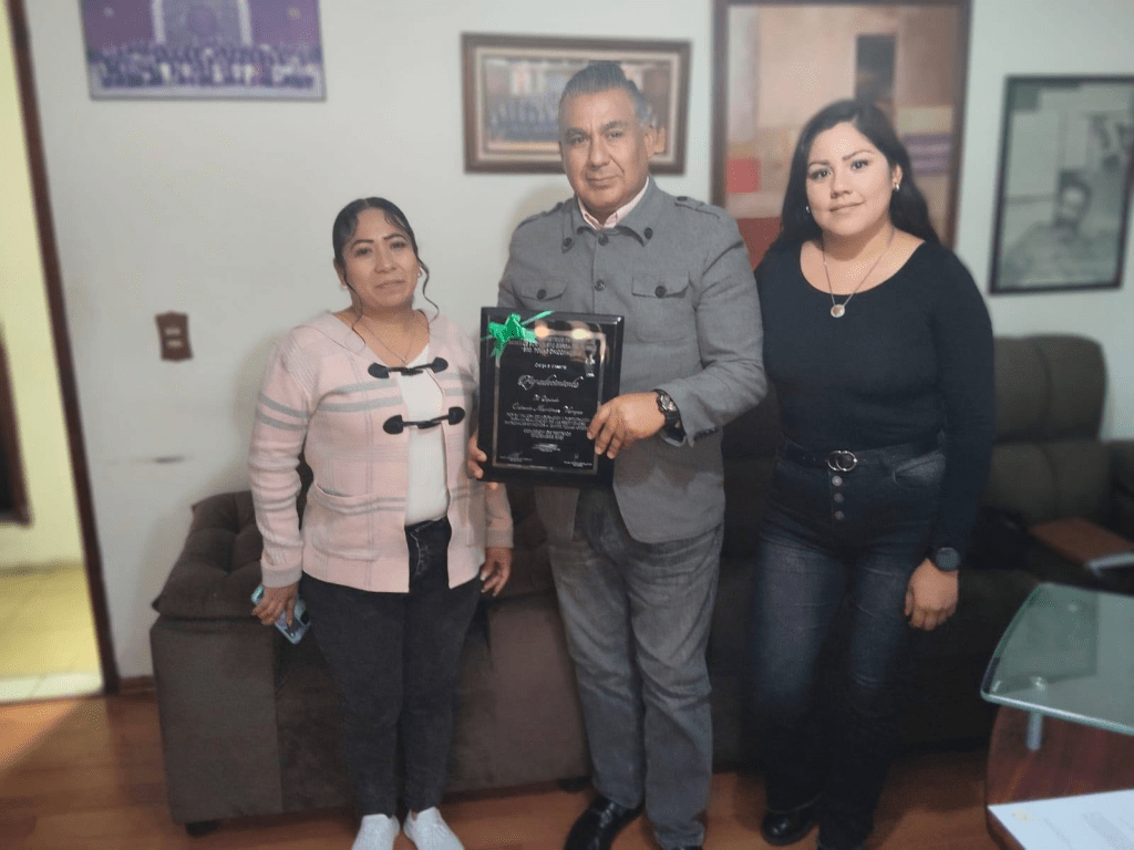 Agradezco a la comisión de festejos del pueblo de Santo Tomás Chiconautla. Un placer siempre apoyar modestamente.
