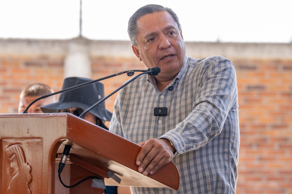 Transforma Ricardo Moreno entorno escolar de la Secundaria Francisco Villa con nuevo&nbsp;arcotecho.