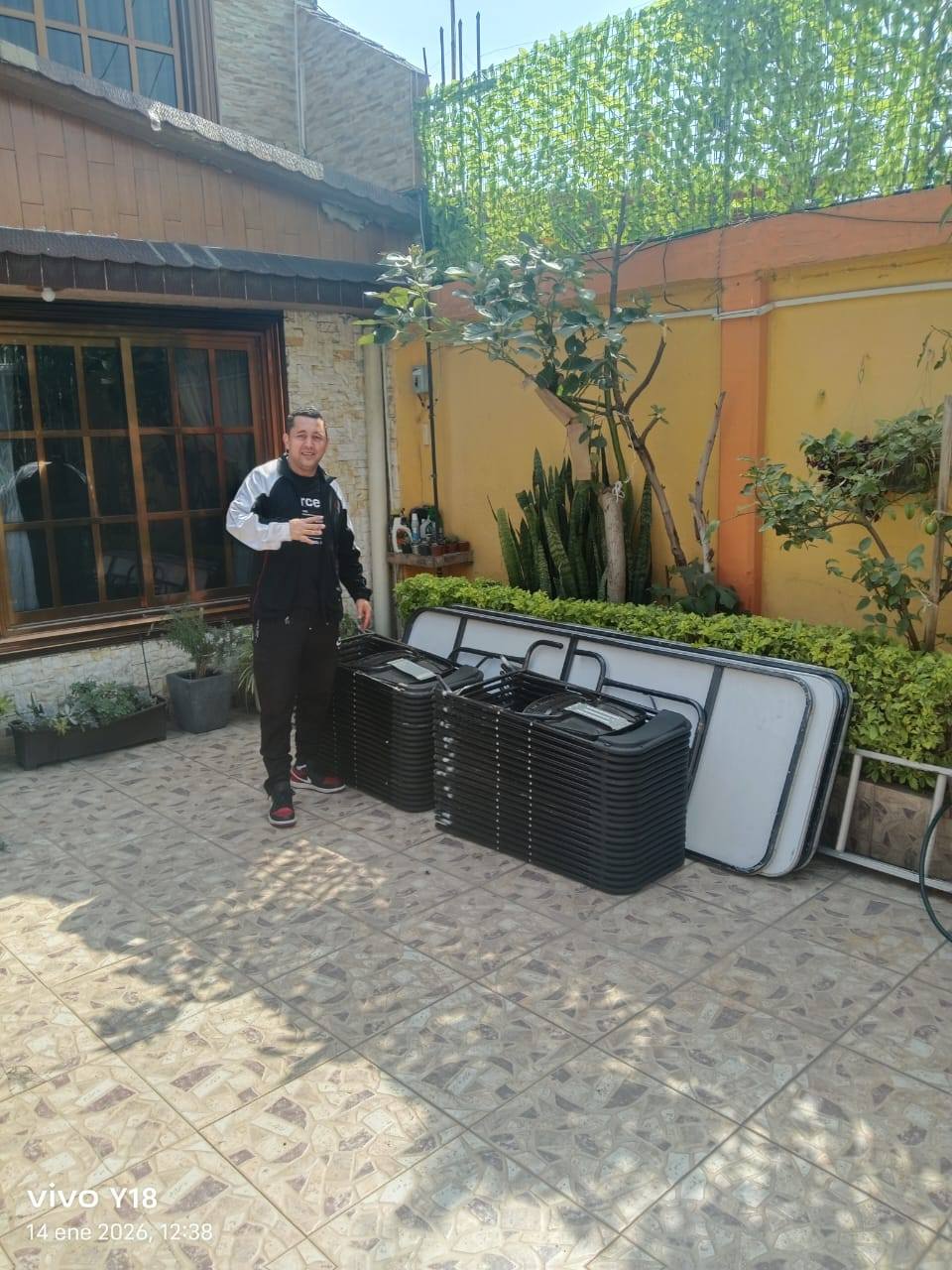 Seguimos Apoyando a Familias de Ecatepec, Prestándoles Mesas y&nbsp;Sillas.