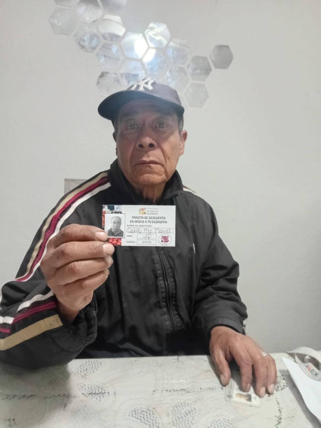 Seguimos entregando tarjetas de descuento a familias de Ecatepec, el programa inicia el 1 de febrero en negocios participantes de la Central de Abasto&nbsp;Ecatepec.