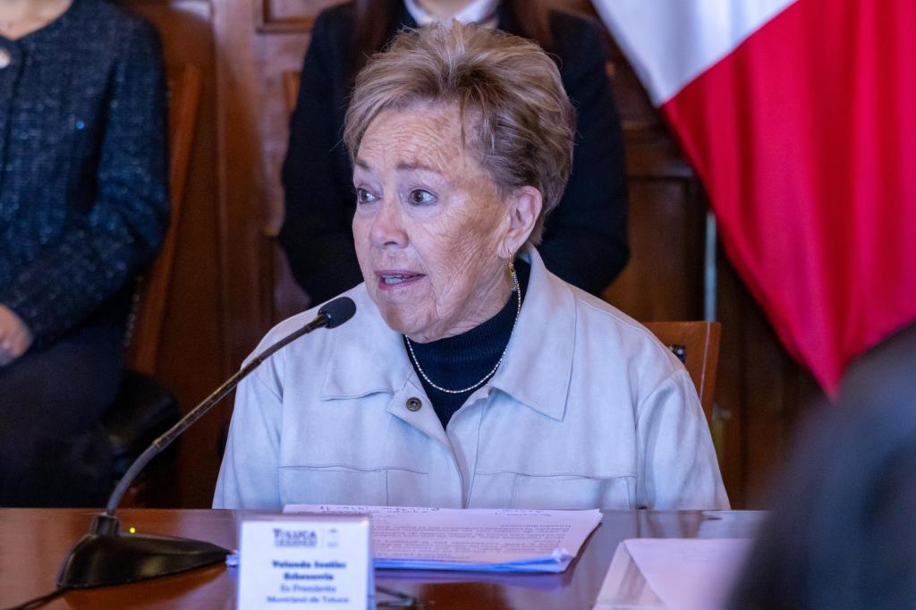 Reconoce Ricardo Moreno legado y trayectoria de Yolanda Sentíes, primera mujer Presidenta municipal de&nbsp;Toluca.