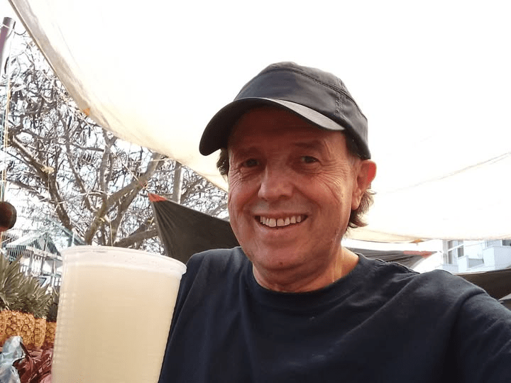 ¡¡¡Brindando de Todo Corazón, que Dios Siga Bendiciendo La Vida de Mi Familia en General, Amigas y Amigos, se Oye como Oración, pero También es Un&nbsp;Brindis!!!