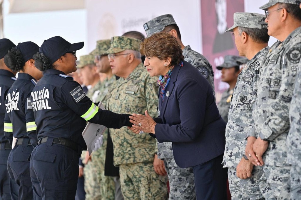 Gobernadora Delfina Gómez incrementa el estado de fuerza en el EdoMéx: 143 nuevos policías, entrega de patrullas y mejor&nbsp;armamento.