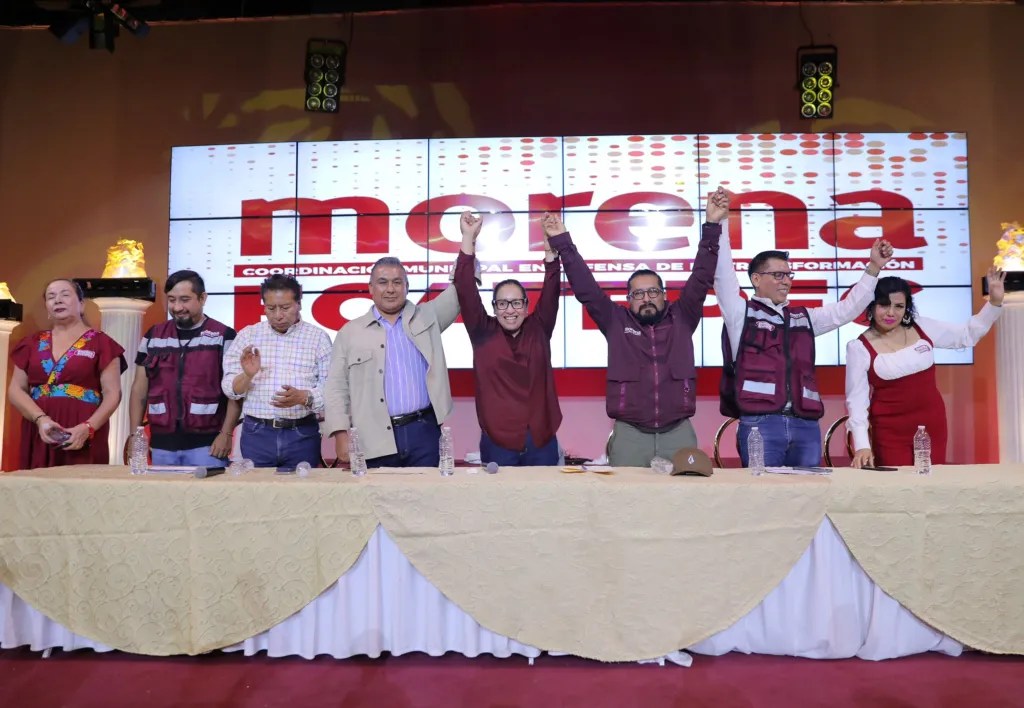 Tenemos mucha presidenta en Ecatepec. Azucena Cisneros Coss: Diputado Local Octavio Martínez&nbsp;Vargas.