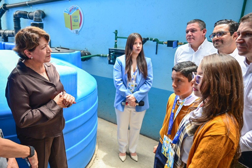 Gobernadora Delfina Gómez, Fundación Coca-Cola y Conagua celebran instalación en EdoMéx del sistema mil de captación pluvial del programa “Escuelas con Agua”.