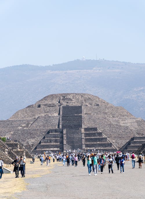 Teotihuacán no deja de recibir visitas: la seguridad reforzada sostiene la economía&nbsp;turística.